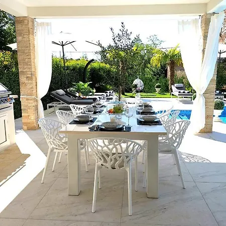 וילה Santo Babici