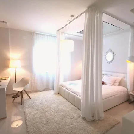 Santo Villa